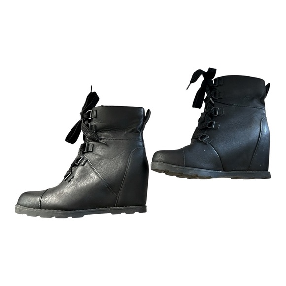 Universal Threads Faux Fur Leather Lace Up Boots Women’s 8 - Picture 4 of 7